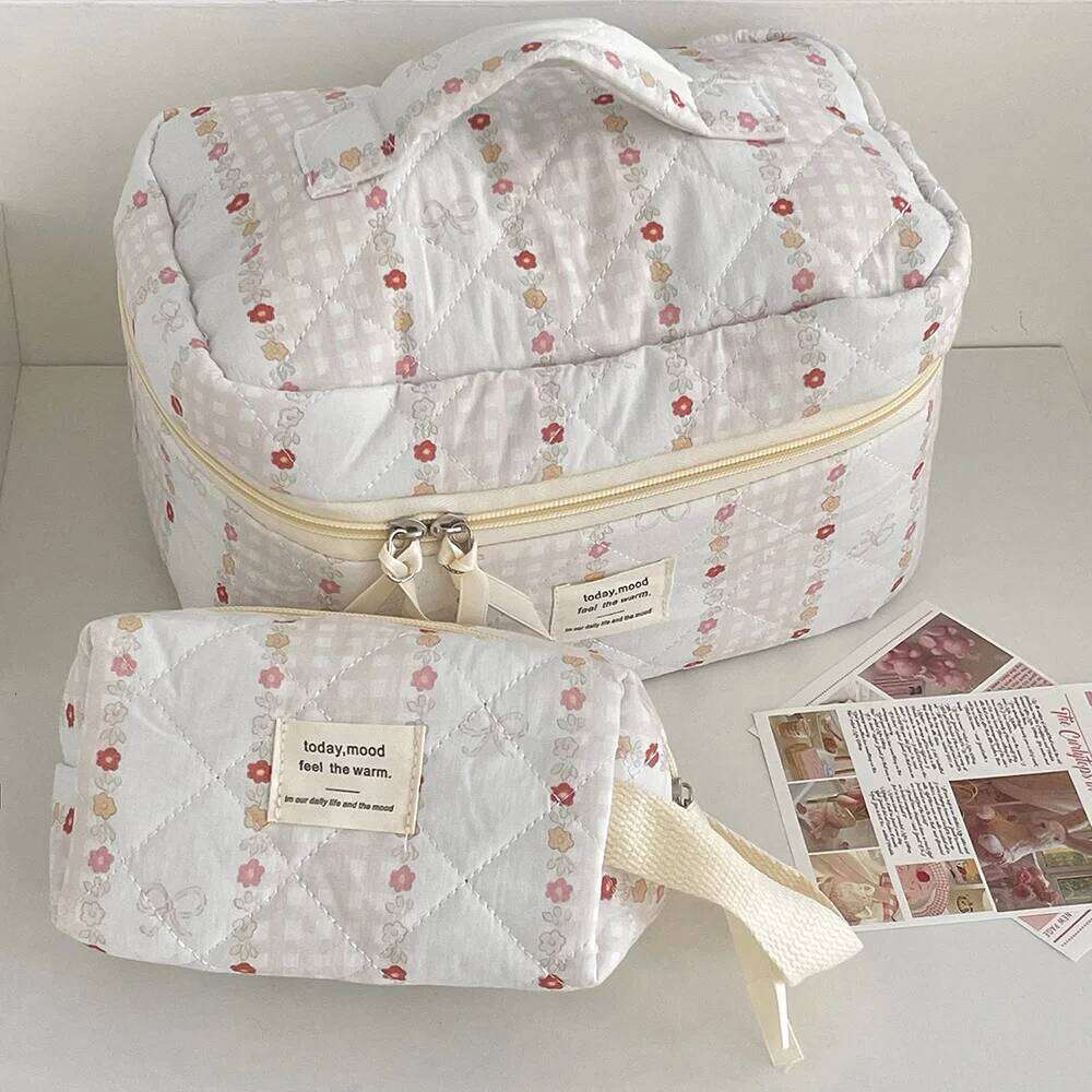 Fashion Mini Flower Women Makeup Quilting Bag Portable Cosmetic Toiletry Storage Handbag Travel Organizer Pouch Zipper Bags Y260206