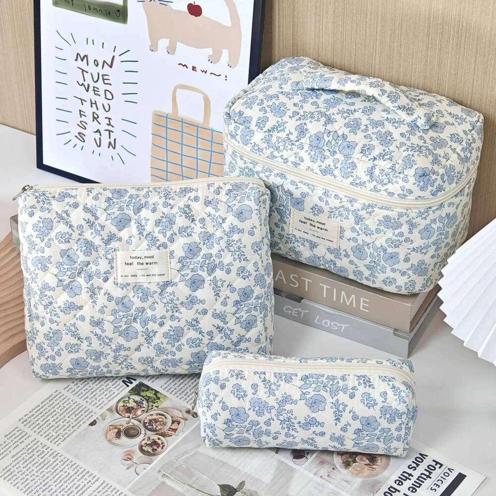 Fashion Vintage Red Blue Flower Makeup Storage Bag Ladies Cosmetic Lipstick Pouch Handbag Rose Pattern Women Quilted Zipper Bags Y260206