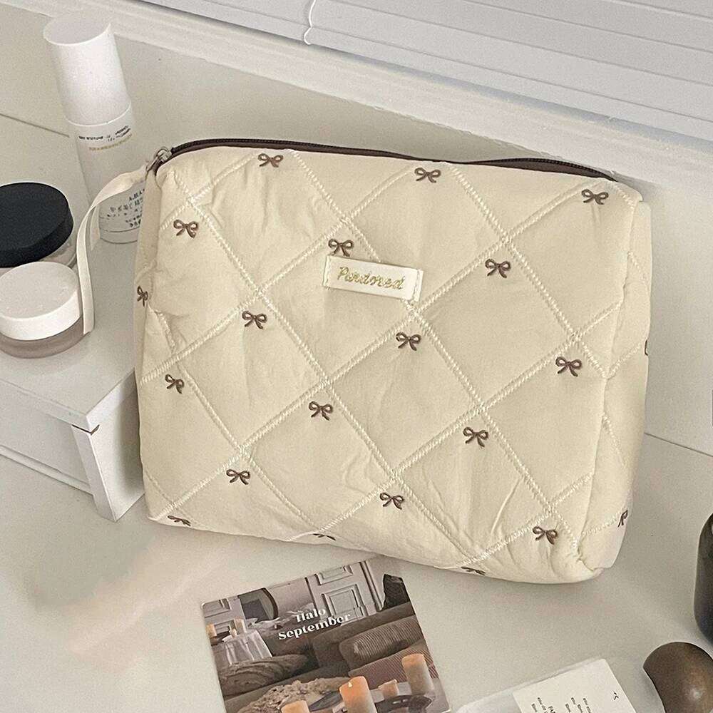 Fashion Women Cartoon Bow Strawberry Print Clutch Bag Portable Quilting Handbag Large Capacity Party Zipper Lady Bags Pouch Y260206