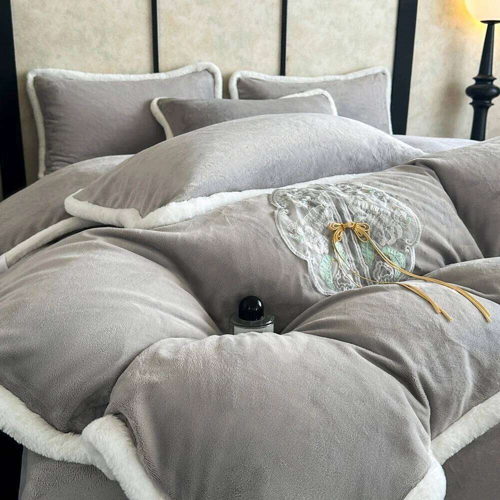 Soft Chinese Embroidery Bedding Thicken Milk Velvet Coral Fleece Winter Warm Four-Piece Set Duvet Cover Pillowcase Bed Sheet XJ260206