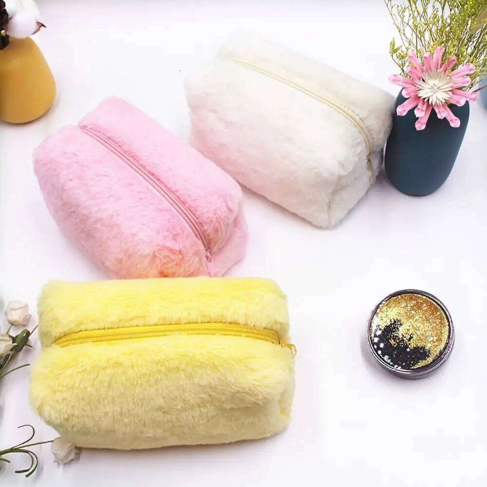 High Quality Plush Cosmetic Travel Organizer Large Capacity Toiletry Bag Portable Washbag Y260206