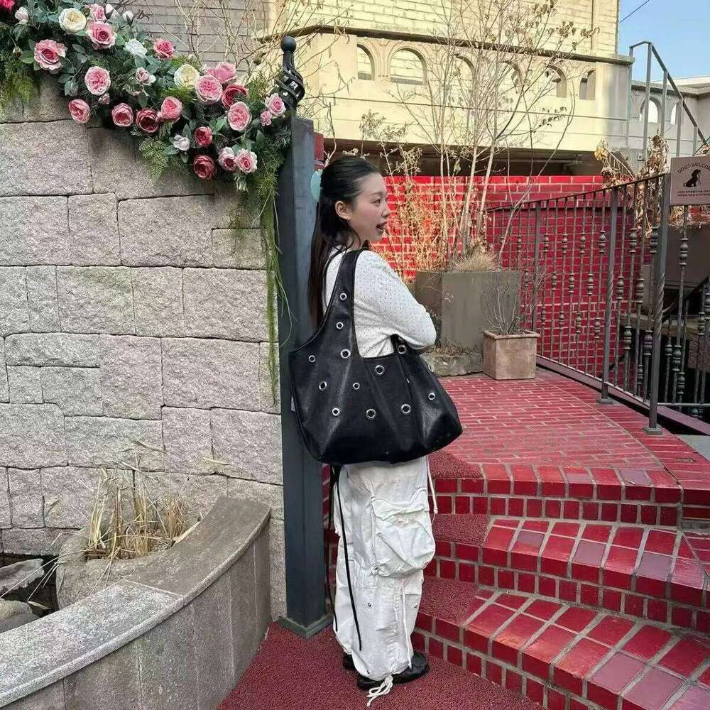 2025 New Fashion PU Rivet High-Capacity Shoulder Bag Handbag Simple Office Lady Women Bags Y260204