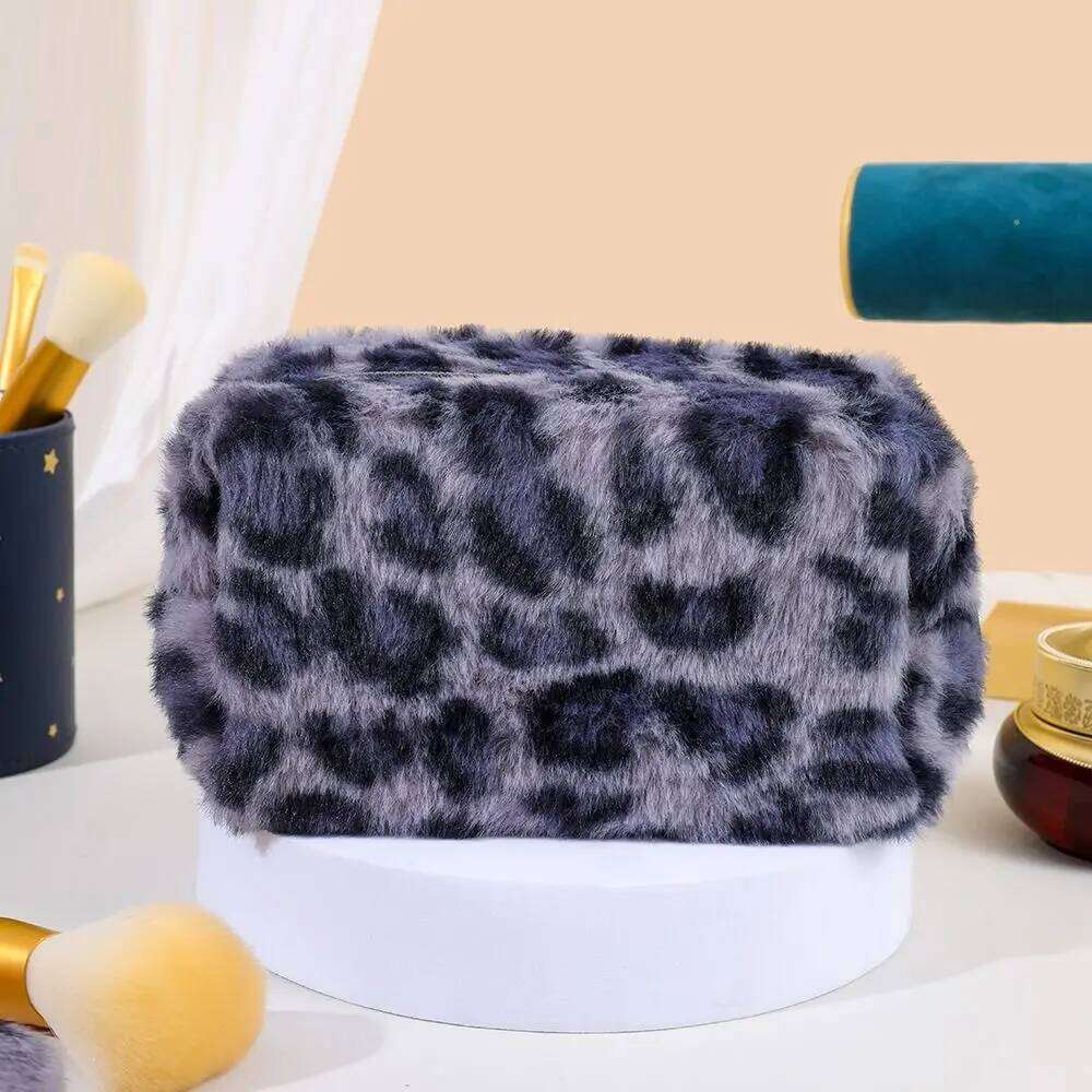 High-quality Plush Makeup Leopard Print Large Capacity Cosmetic Bag Zipper Portable Wash Pouch Y260206
