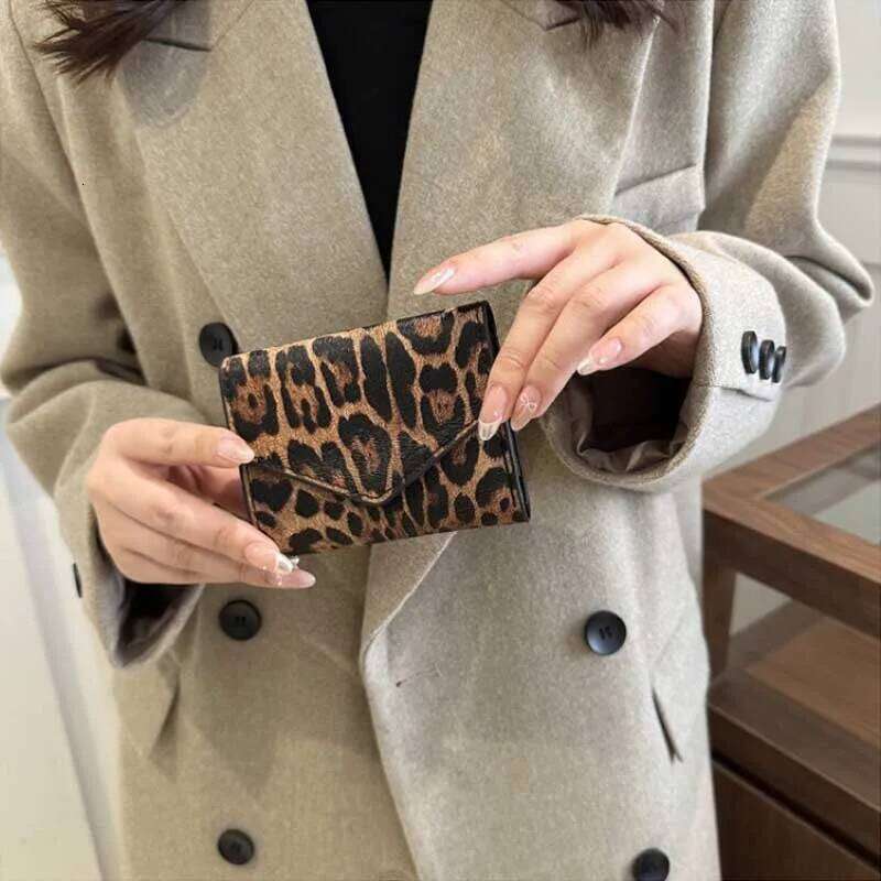 Portable Elegant Leopard Short Wallet PU Leather Card Holder Envelope Clutch Bag Handbag Korean Style Coin Purse Women Carteras Y260206