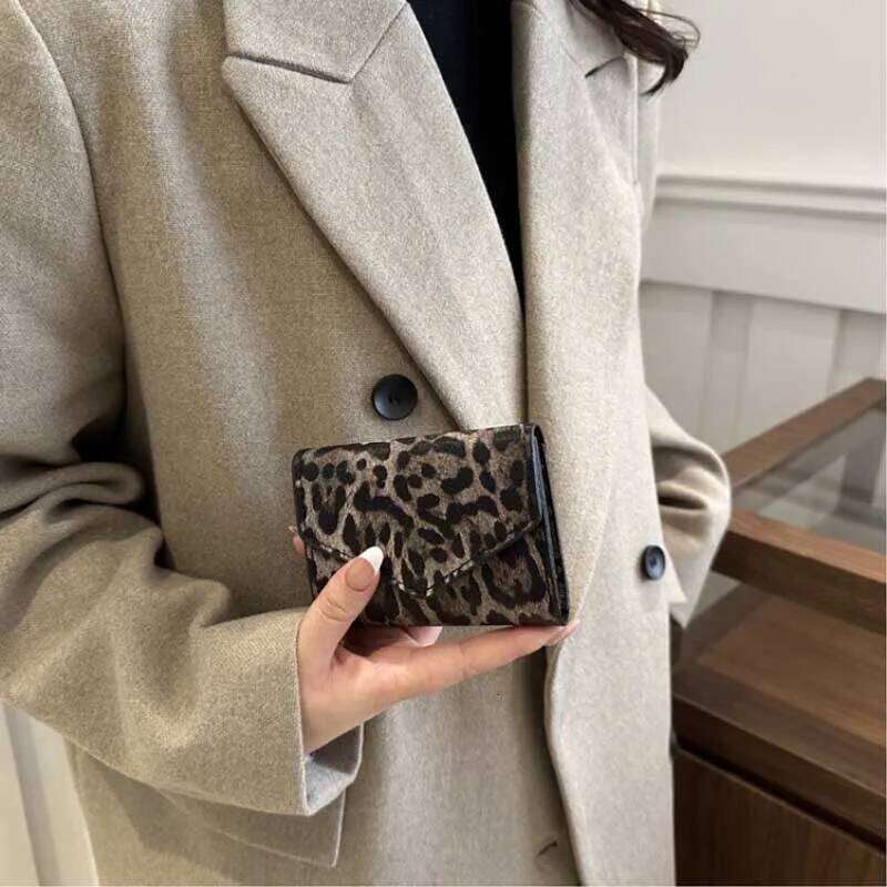 Portable Elegant Leopard Short Wallet PU Leather Card Holder Envelope Clutch Bag Handbag Korean Style Coin Purse Women Carteras Y260206