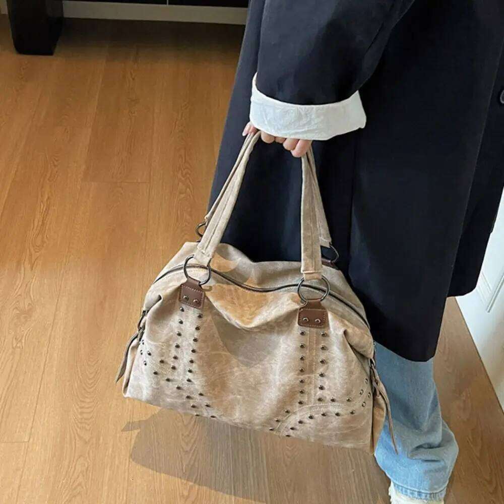 PU Leather Rivet Shoulder Bags Retro American Fashion Design Locomotive Style Underarm Bag Solid Color Large Capacity Y260205