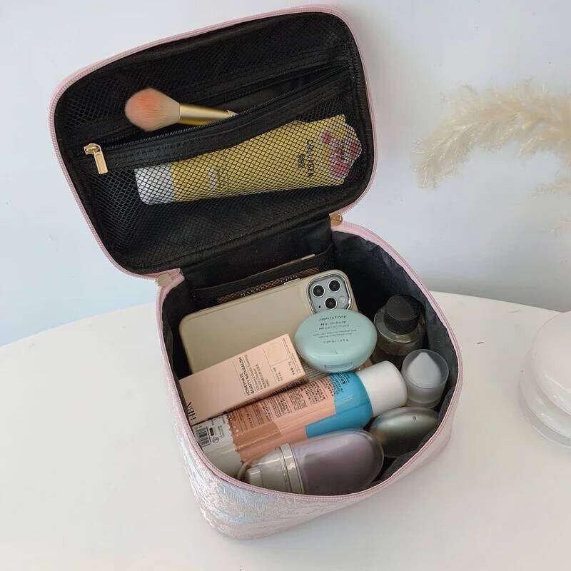 New Chinese Style Embroidered Bag for Women Portable Large Capacity Handbags Nylon Waterproof Travel Makeup Storage Pack Y260206