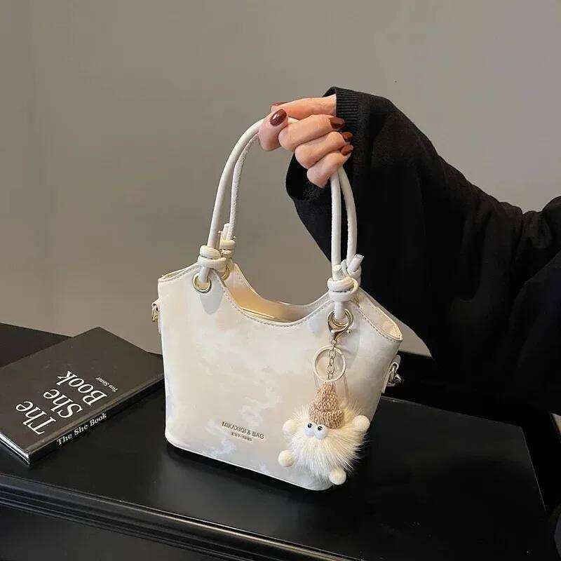 2026 New Sweet Style Zipper PU Women's Shoulder Crossbody Solid Color Popular Commuting Fashion Small Square Bag Y260204