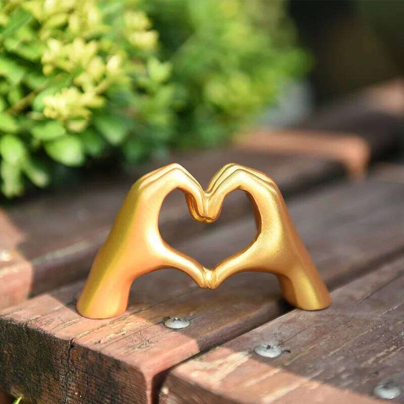 Resin Love Hand Gesture Statue Sculpture Nordic Light Luxury Crafts Office Home Desktop Decoration S260204