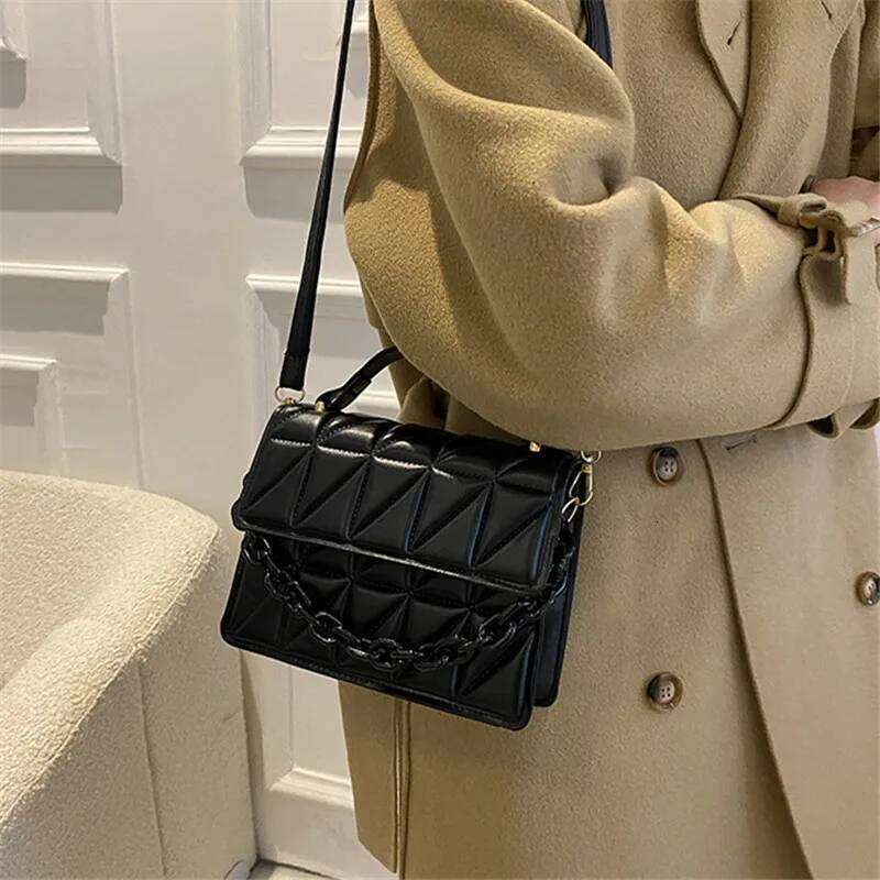 Chic Black Quilted Mini Square Retro Diamond Stitch Design with Chain Accent, Top Handle & Crossbody Bag for Modern Everyday Y260205