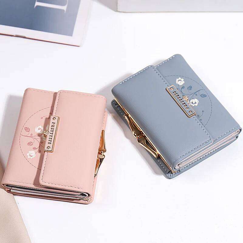 Purse summer new Korean PU printed buckle 3 fold bag simple all-in-one short women's money clip multi-card folding flap Y260206