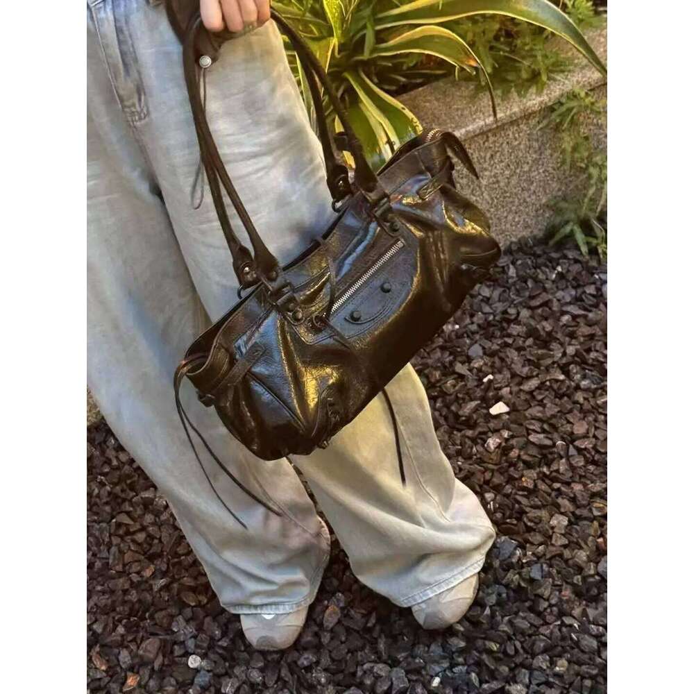 2025 Punk Style Rivet Shoulder Ladies Crossbody Top Layer Cowhide Leather Motorcycle Bag Fashion Accessory Y260205