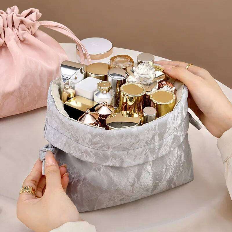 Lazy Cosmetics Organizer Portable Simple Bundle Mouth Makeup Large Capacity High Value Classic Toiletry Bag Travel Essential Y260206