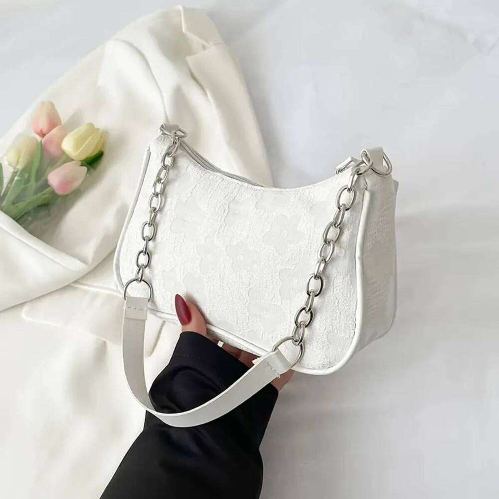 This white elegant gentle chain underarm bag for women is foreign-style, simple and small square bag. It's fashionable a Z260207 - view 3