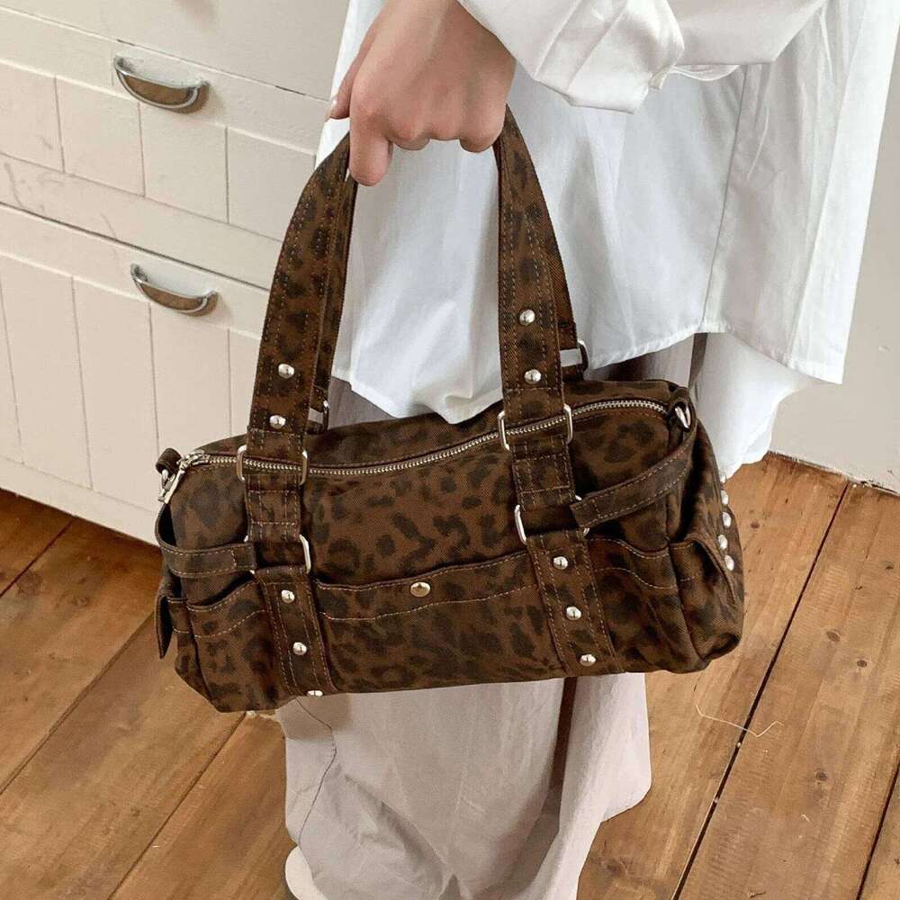 Vintage leopard rivet motorcycle handbag barrel shaped Boston Casual Messenger Bags for female Shoulder Bag Fashion ladies totes Y260205