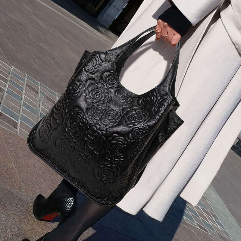 2026 New Popular Commuting Camellia Cowhide Women's Bag Genuine Leather Ladies' Shoulder Handbag with a Unique and Sophisticated Feel