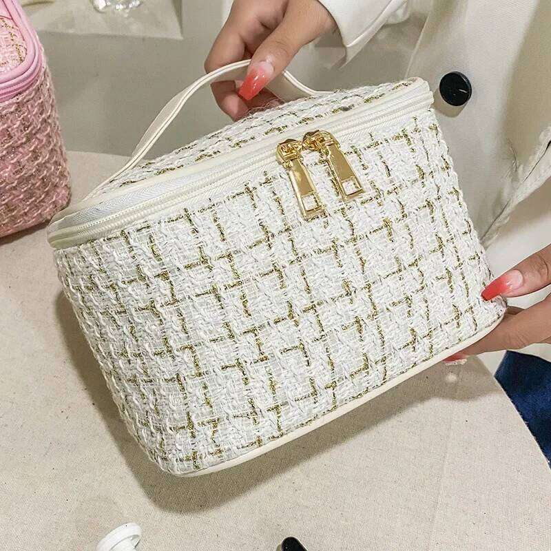 Fashion Small Fragrance Cosmetic Female Large Capacity Portable Ins High Value New Travel Cosmetics Washing Storage Bag Y260206