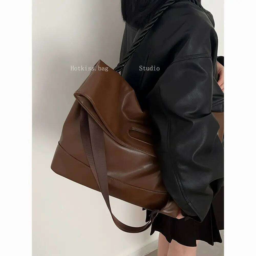 2025 New Large Capacity Women's Casual Soft Leather Underarm Students Commuting Crossbody Roman Tote Bag Purses and Handbags Y260204