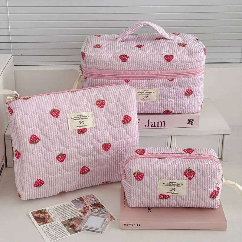 Women Cosmetic Quilted Cute Pink Strawberry Travel Organizer Toiletry Makeup Storage Pouch Handbag Ladies Zipper Bag Y260206
