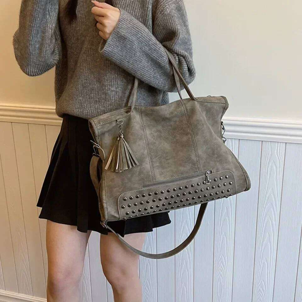 Women Luxury Designer Rivet Large Handbag Quality Leather Shoulder Totes Purse Casual Big Bag Female Crossbody Bags Sac Y260204