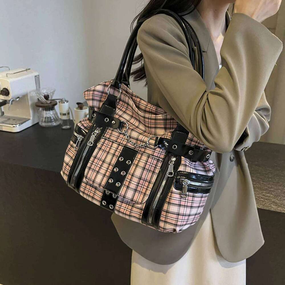 Women Casual Large Capacity Versatile Plaid Tote Multiple Pockets Rivet Motorcycle Bag Commute Handbag Y260205