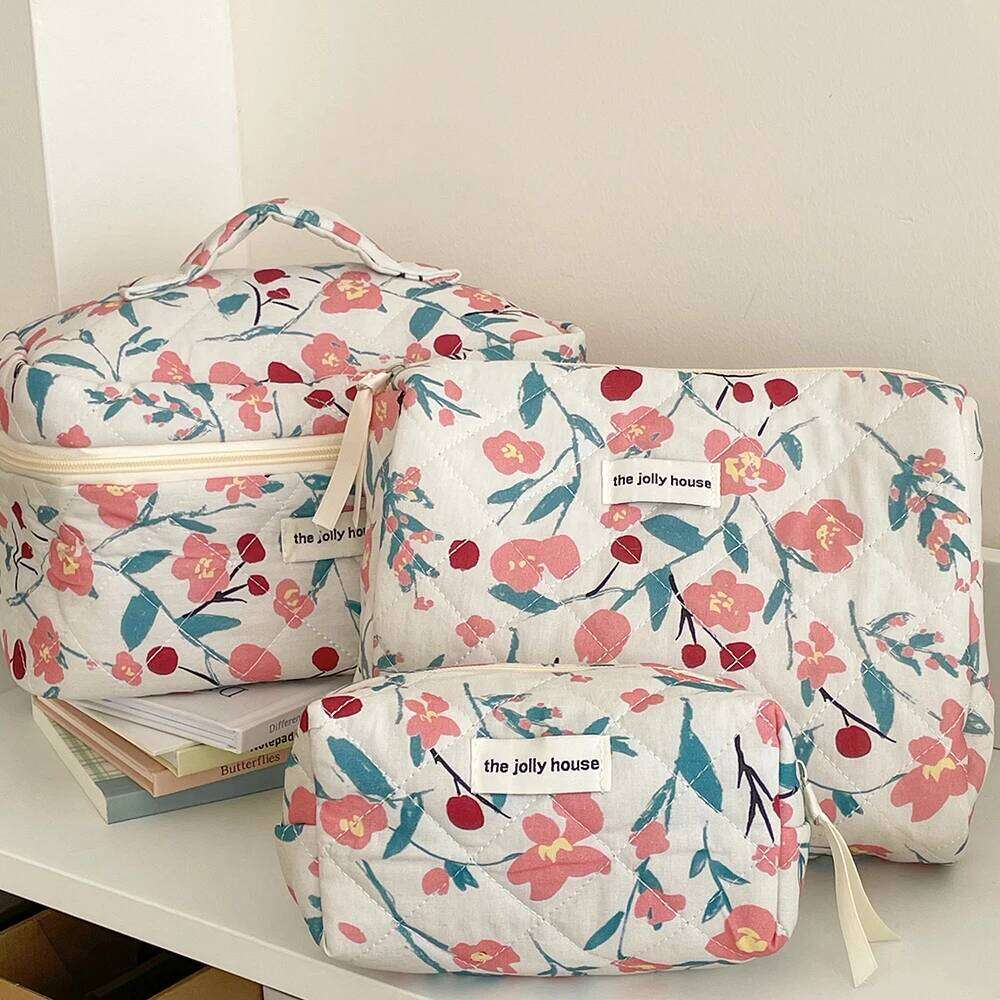 Wholesale Flower Quilting Women's Cosmetic Portable Tote Cotton Makeup Storage Pouch Cute Toiletry Make Up Travel Bag Y260206