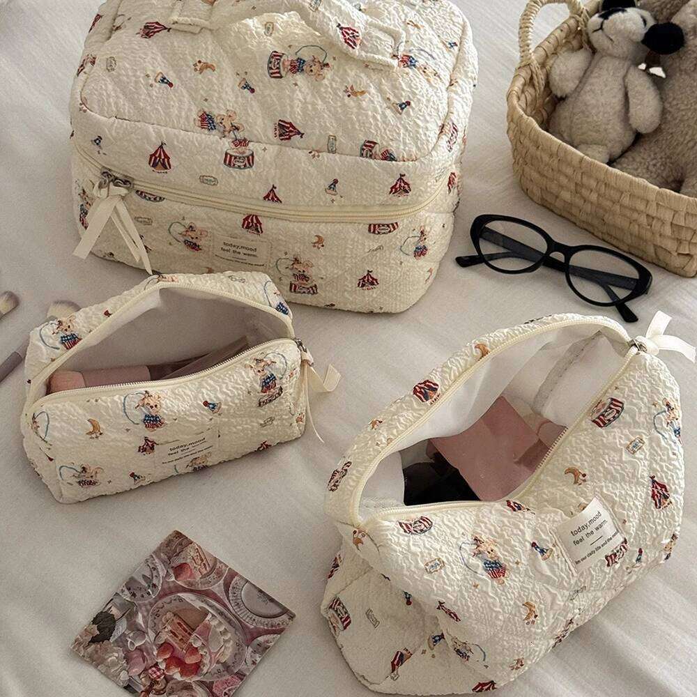 Fashion New Cartoon Rabbit Girl Makeup Tote Cosmetic Organizer Quilted Pouch Handbag Ladies Kawaii Zipper Storage Bag Y260206