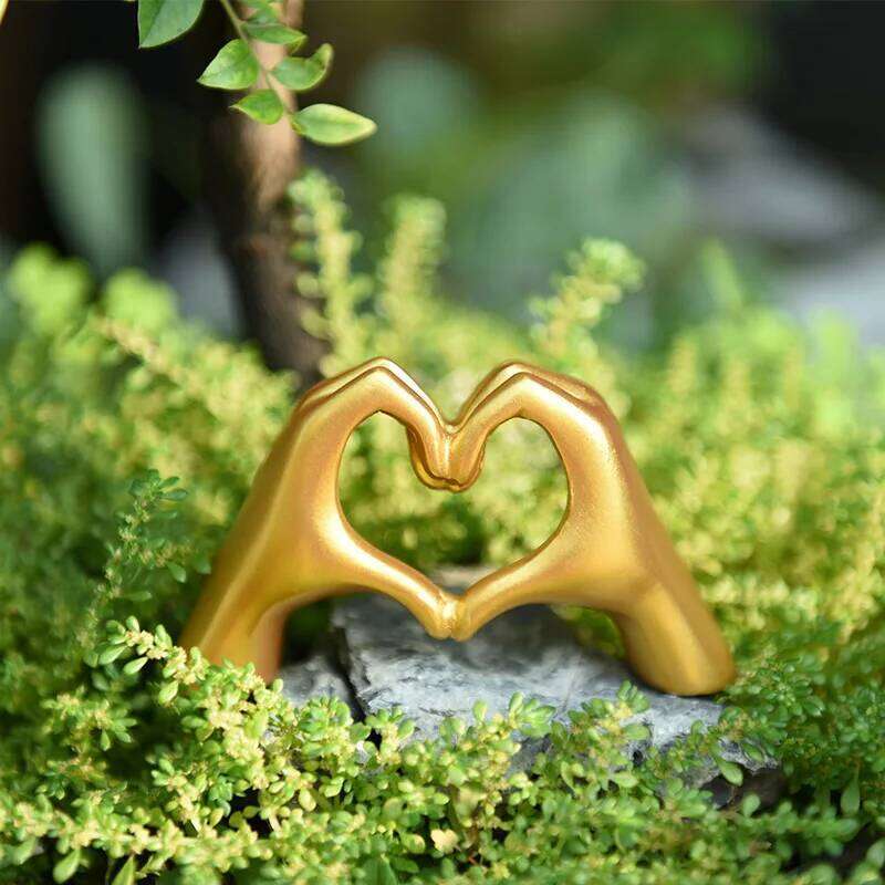 Resin Love Hand Gesture Statue Sculpture Nordic Light Luxury Crafts Office Home Desktop Decoration S260204