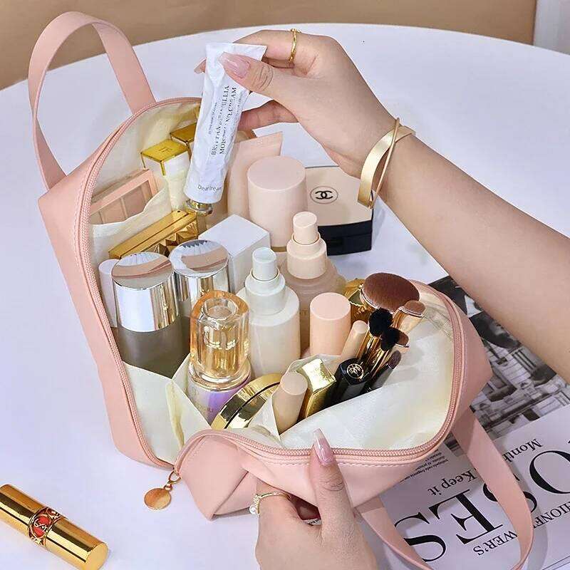 Portable Travel Makeup with Large Capacity High-End Cosmetic Organizer Stylish Toiletry Storage Bag for Cosmetics Y260206