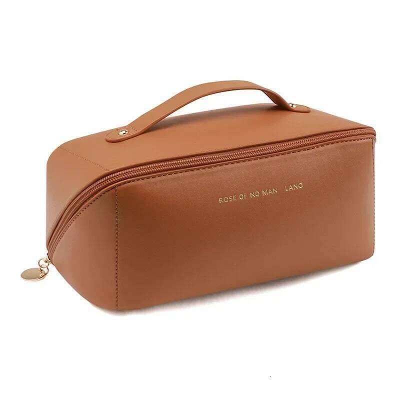 New Arrival Large Capacity Makeup Bag Women, Perfect for Daily Storage Travel, Simple and Elegant Design travel bags Y260206