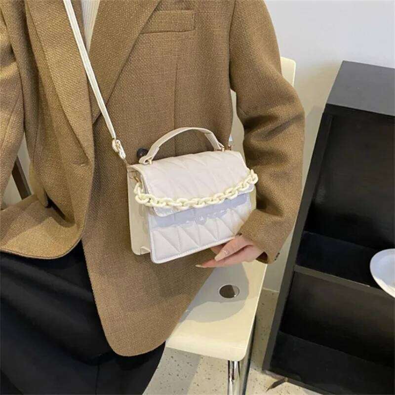 Chic Black Quilted Mini Square Retro Diamond Stitch Design with Chain Accent, Top Handle & Crossbody Bag for Modern Everyday Y260205