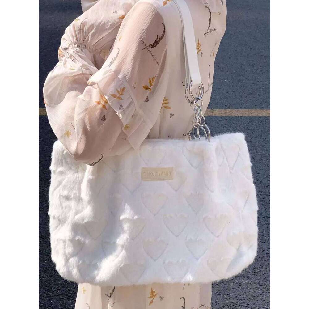 Sweet Love Heart Purse Women's Furry Tote Bags Winter Fashion Ladies Faux Fur Handbags Elegant Female Soft Plush Shoulder Bag Y260205