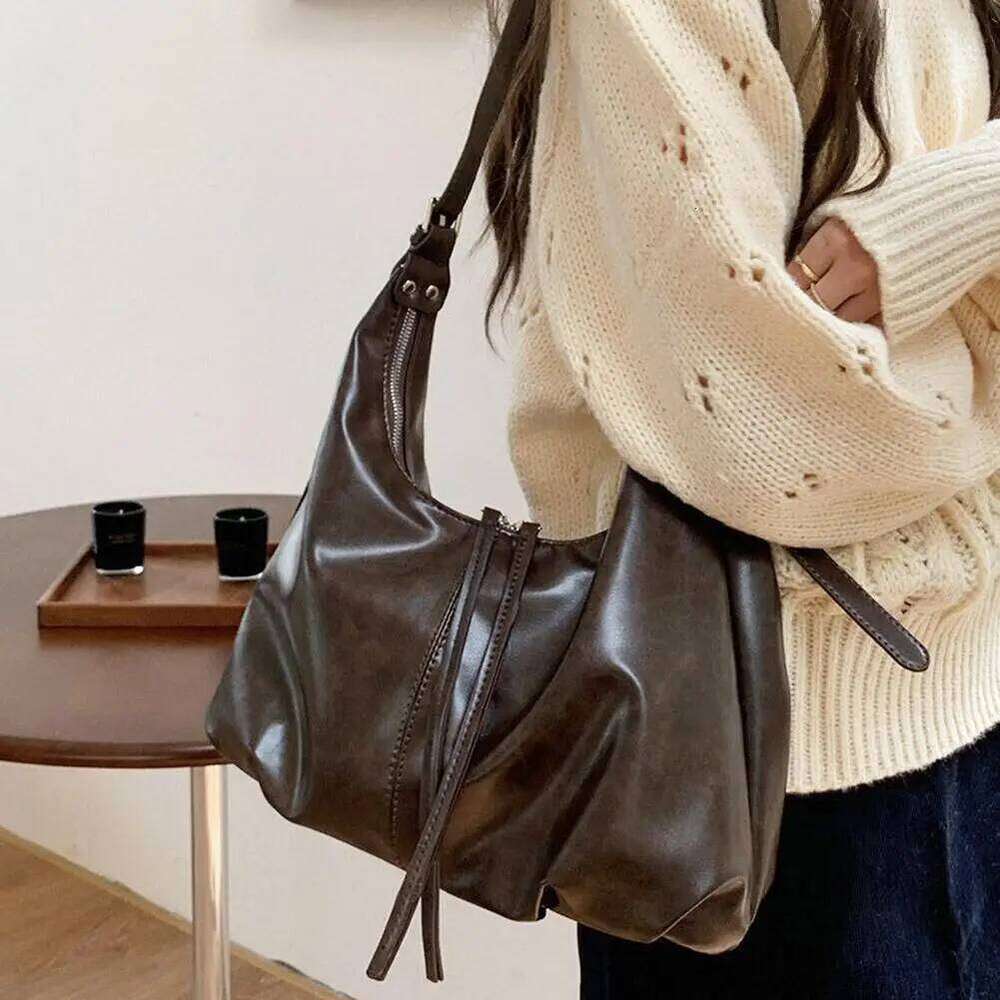 Korean Style tote bag Large Capacity Women's Crossbody Casual Retro Single Shoulder Commuter Underarm Bag Y260205