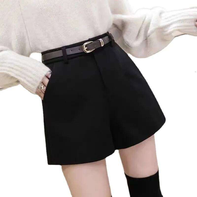 Woolen shorts for women in autumn winter, high waisted wide leg 2025 new slimming bottom boots and pants XJ260206