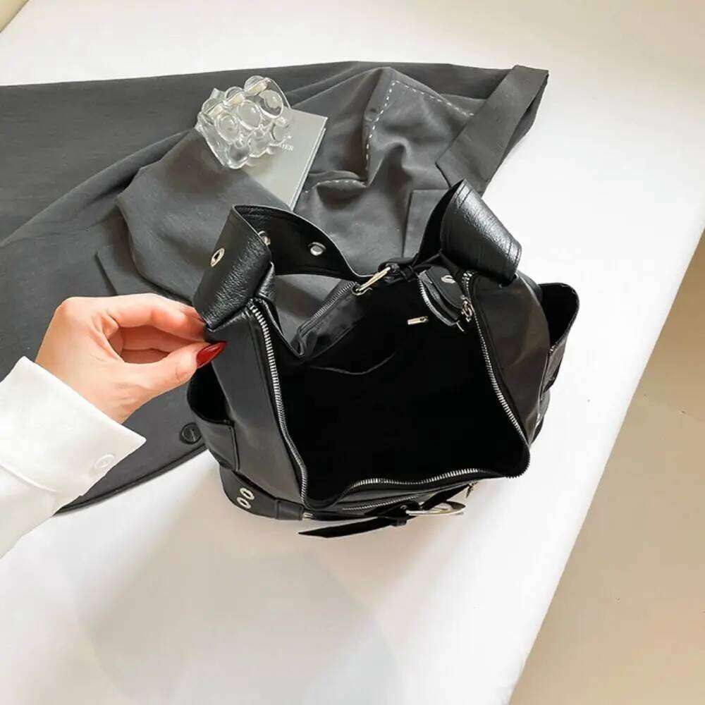 Portable Metal Stud Rivet Shoulder Punk Style Spicy Girl Sweet Cool Large Capacity Y2k Underarm Bag Lady Y260205