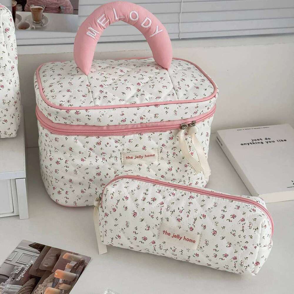 2025 Flower Women Fashion Cosmetic Quilted Large Capacity Makeup Toiletry Storage Pouch Ladies Elegant Make Up Zipper Bag Y260206