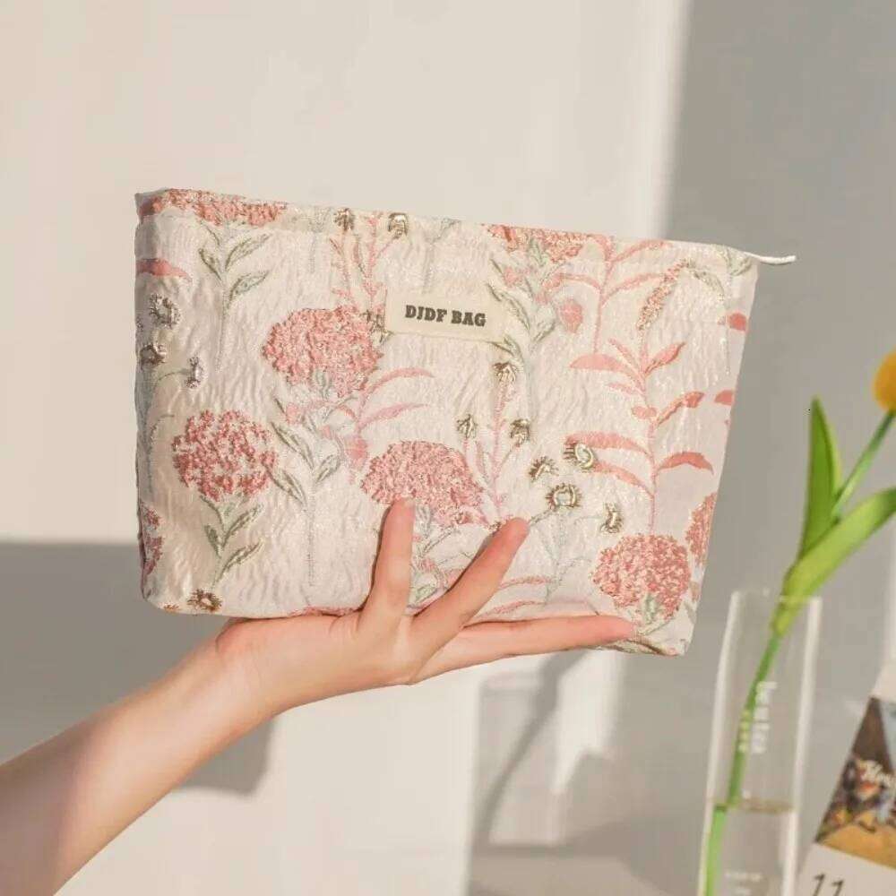 Fashion Large Capacity Makeup Floral Embroidered Cream Color Cosmetic Zipper Toiletries Skincare Storage Bag Women Y260206
