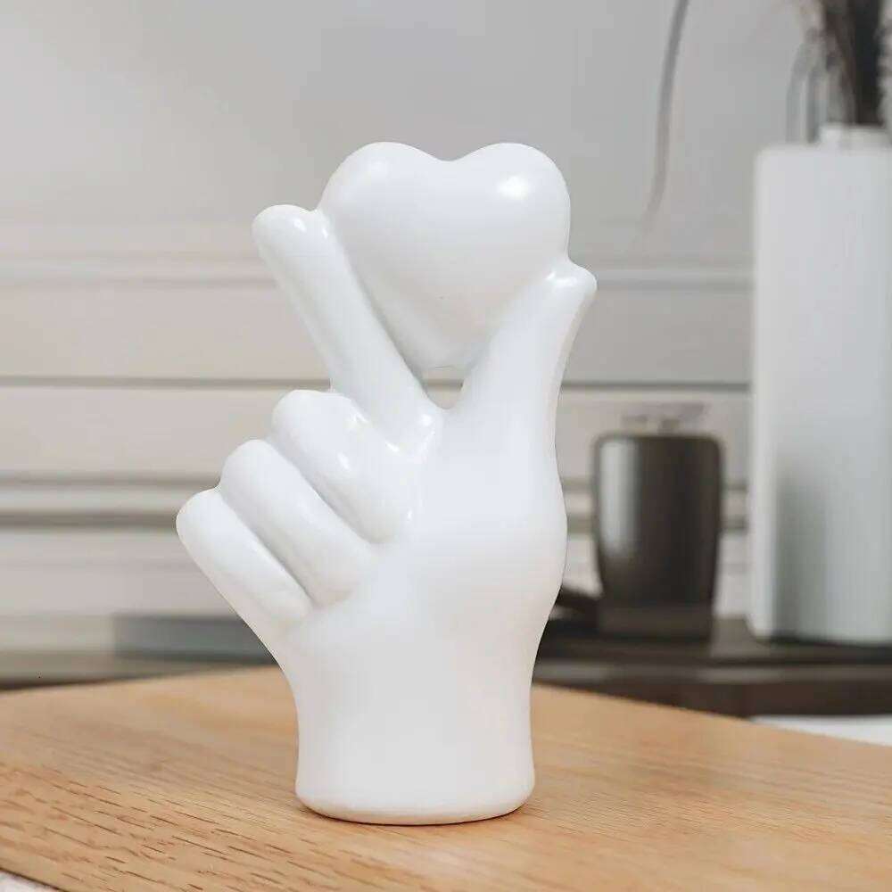 Valentine's Day Resin Love Gesture Ornament Bedroom Simple Desktop Home Modern Crafts S260204 7dc