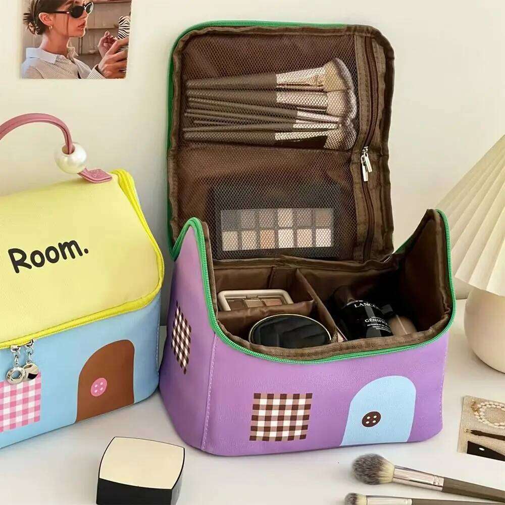 Fashion Small House Makeup Large Capacity Multicolor Storage Wash Bag Travel Y260206