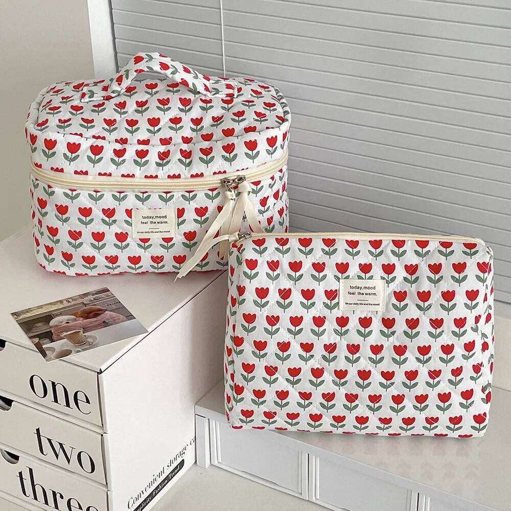 Fashion Red Flower Makeup Quilting Women Large Capacity Cosmetic Storage Handbag Pouch Ladies Girls Portable Clutch Bag Y260206