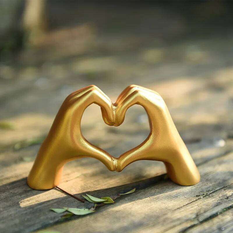 Resin Love Hand Gesture Statue Sculpture Nordic Light Luxury Crafts Office Home Desktop Decoration S260204