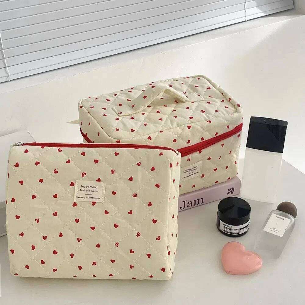 Portable Handbag Quilting Makeup Bag Heart Large Capacity Cosmetic Zipper Storage Pouch Travel Y260206
