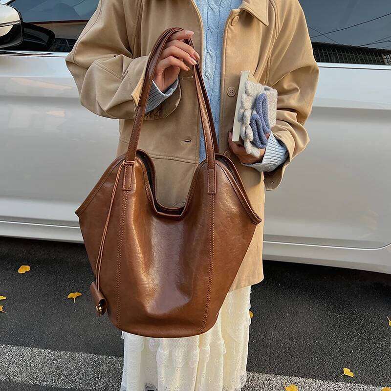 LEFTSIDE Women Big PU Leather Solid Color Shoulder 2025 Winter Retro Tote Bag Luxury Designer Trend Female Simple Handbags Y260204