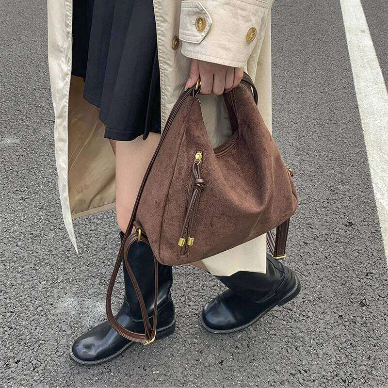 Vintage Tassel Women Shoulder bags soft velvet female hobos Armpit Bags large capacity ladies handbag bolsa brown big totes Y260205