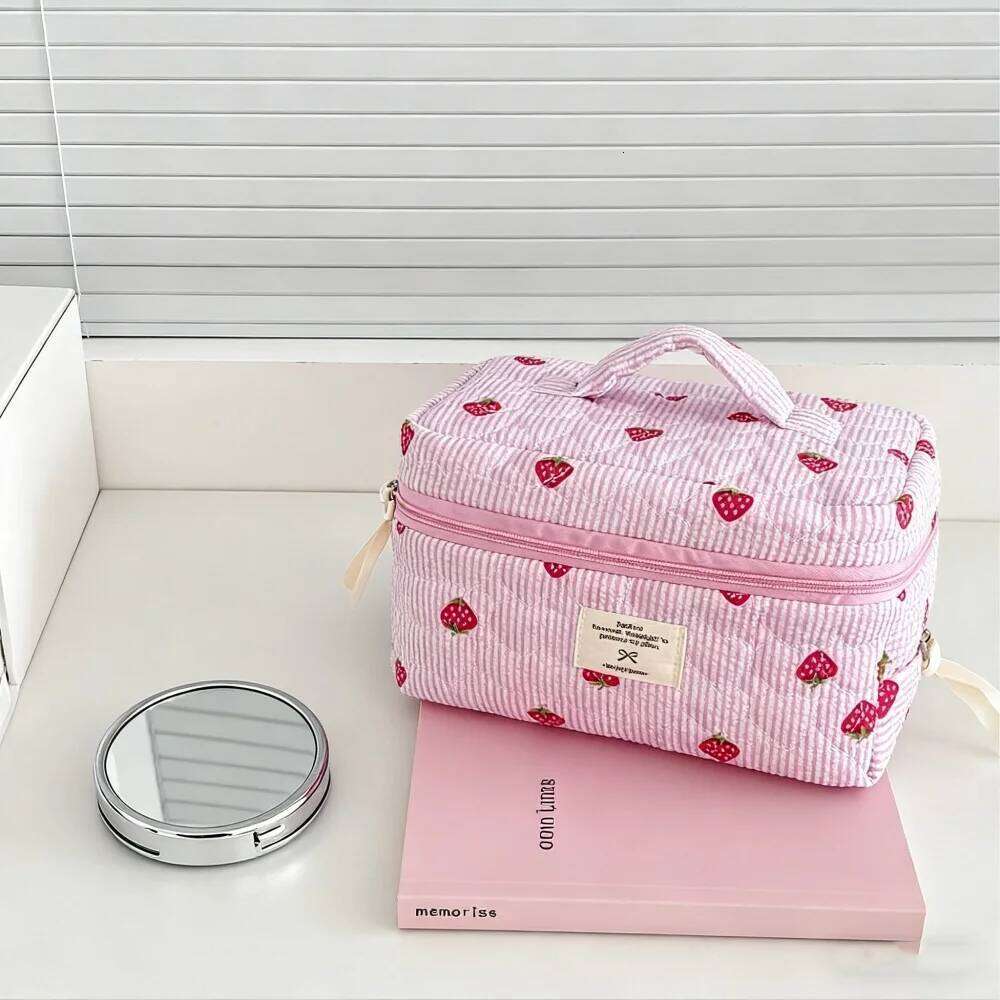 Strawberry Pouch Cute Women's Necessaire Gifts For Women Vanity Toiletry Bag Makeup And Cosmetics Organizer Y260206