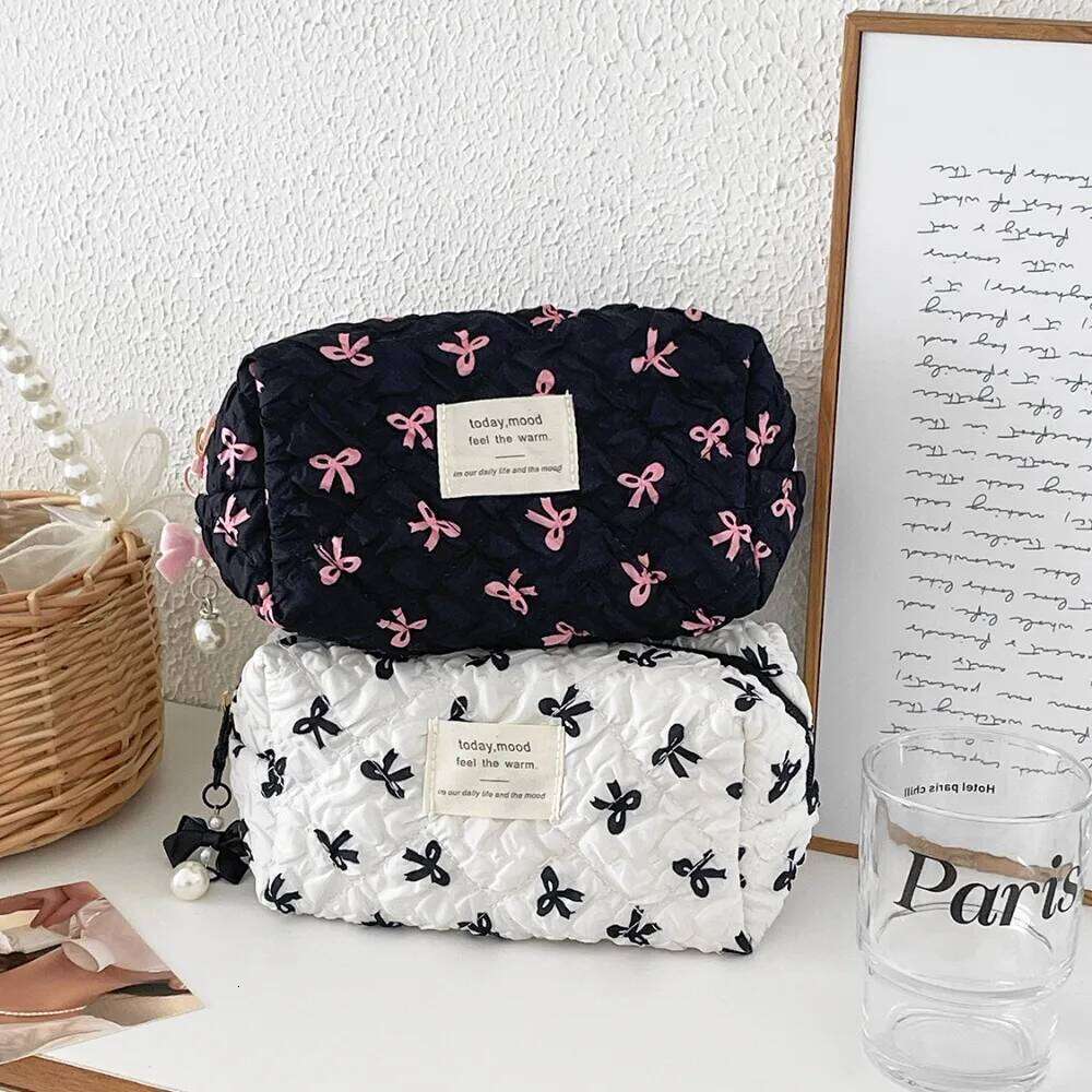 2025 Fashion Ins Pink Bow Quilted Cosmetic Large Capacity Travel Makeup Storage Pouch Handbag Women Zipper Small Bag Y260206