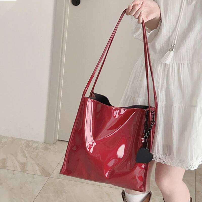 Large-capacity Women's New Simple Versatile Shoulder Textured Patent Leather Bucket Class Commuter Tote Bag Y260205