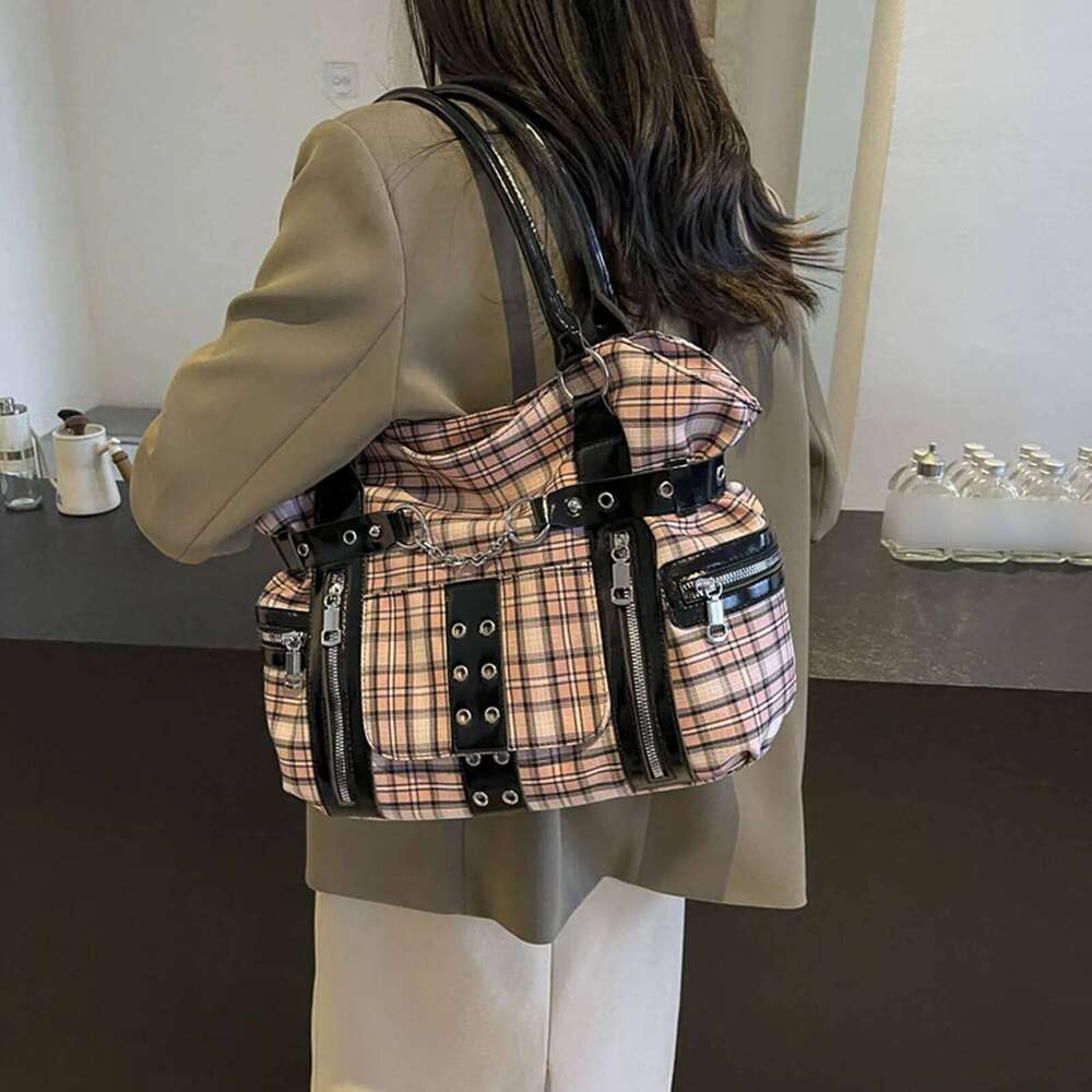 Women Casual Large Capacity Versatile Plaid Tote Multiple Pockets Rivet Motorcycle Bag Commute Handbag Y260205