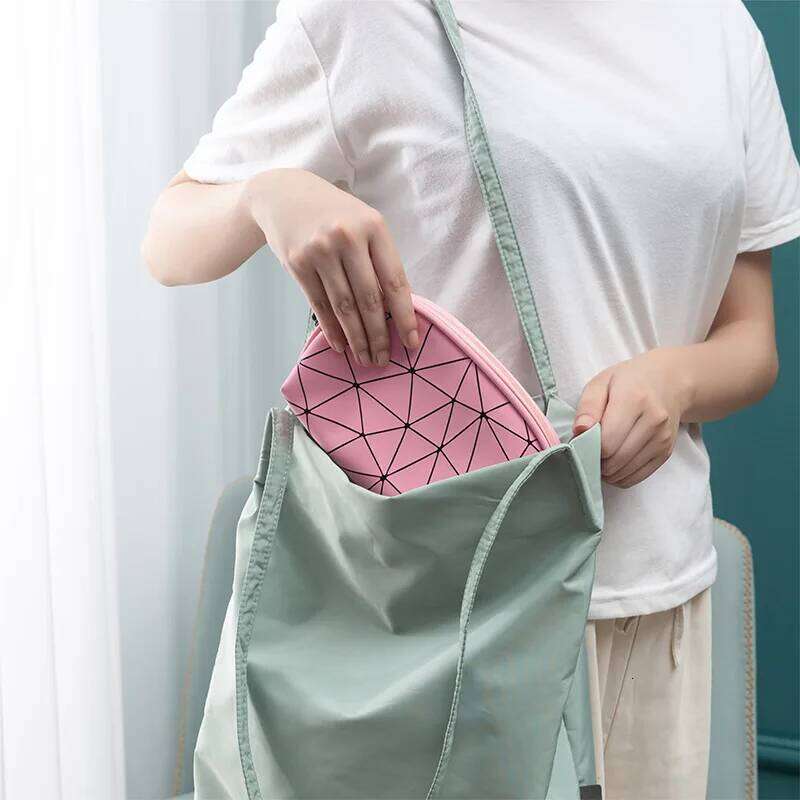 PU Fashion Toiletry Small Korean Cosmetics Storage Organizer Washbag Bags For Women Travel Cosmetic Shell Bag Y260206