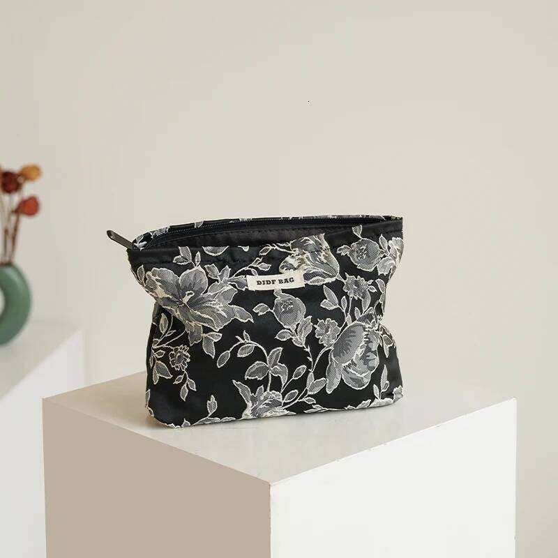 Vintage Black Flower Women's Large Capacity Cosmetic Lipstick Storage Travel Amenity Convenient Handy Bag Y260206